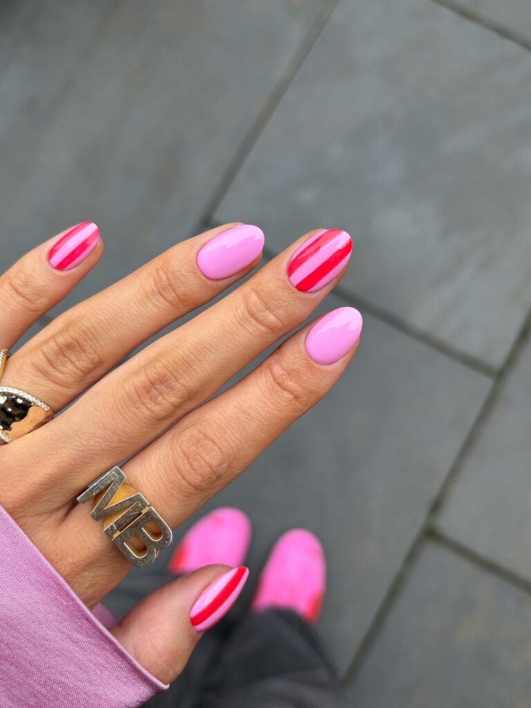 Spring 2026 Beauty Trends - Pop mood nails (streepjes) - @thenaillologist | Treatwell